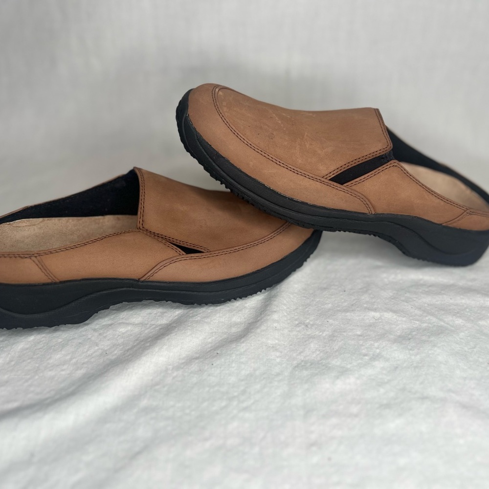 Womens size 7 Clark’s clog